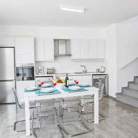 Rent Your Dream Holiday And Look Forward To Relaxing Beside Your Private Pool 1559 Βίλα Πρωταράς