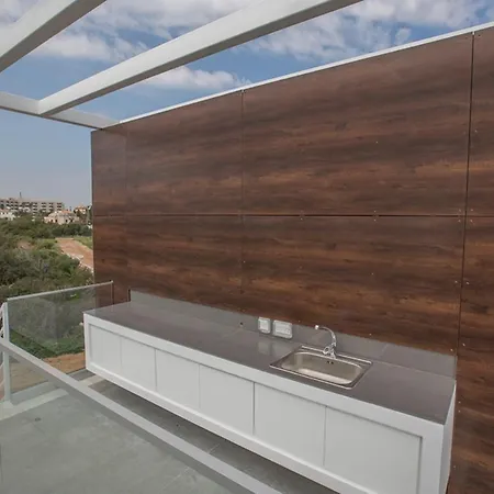 Rent Your Dream Holiday And Look Forward To Relaxing Beside Your Private Pool 1559 Βίλα
