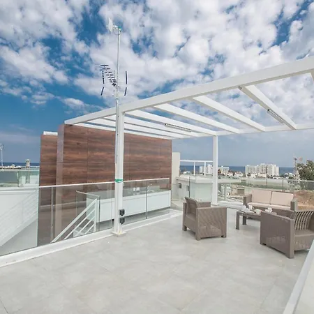 Rent Your Dream Holiday And Look Forward To Relaxing Beside Your Private Pool 1559 プロタラス