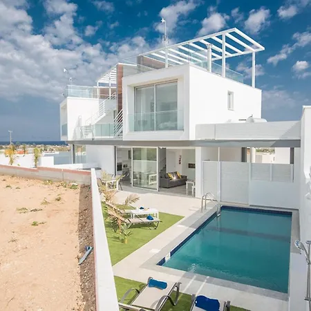 ヴィラ Rent Your Dream Holiday And Look Forward To Relaxing Beside Your Private Pool 1559