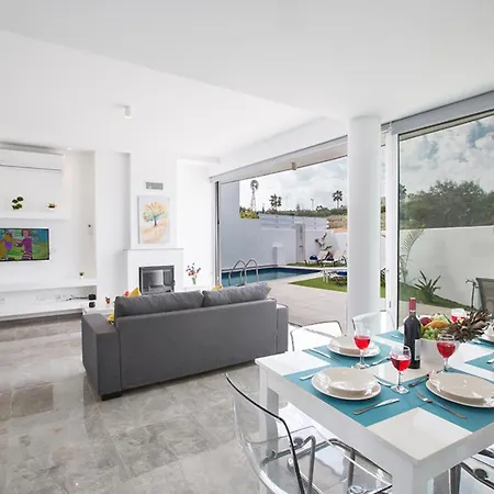 Rent Your Dream Holiday And Look Forward To Relaxing Beside Your Private Pool 1559 * Protaras